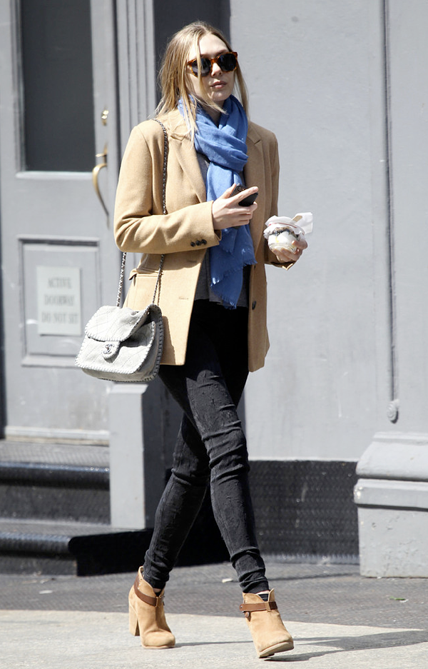 Olsens Anonymous Elizabeth Out In Nyc 