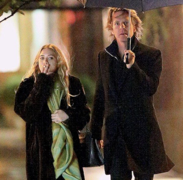 Olsens Anonymous Blog Ashley Olsen Spotted With Ex Boyfriend David Schulte Nyc Brown Fur Coat Scarf Smoking Candid photo Olsens-Anonymous-Blog-Ashley-Olsen-Spotted-With-Ex-Boyfriend-David-Schulte-Nyc-Brown-Fur-Coat-Scarf-Smoking.jpg
