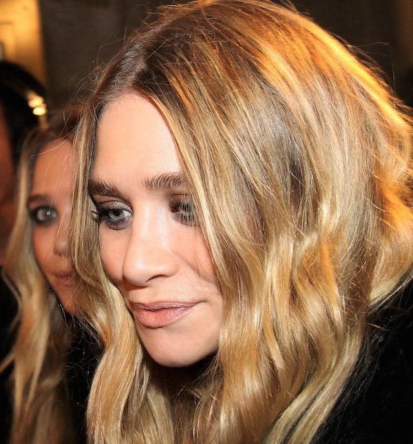 Olsens Anonymous Beauty Close Up Mary Kate Ashley Smokey Shadow Nude Lips 