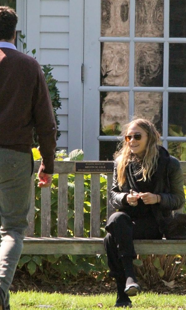 Olsens Anonymous Blog Mary Kate Olsen Shares A Bite To Eat With Olivier Sarkozy Sunglasses Smiles Candid Leather Jacket Cute Wavy Hair photo Olsens-Anonymous-Blog-Mary-Kate-Olsen-Shares-A-Bite-To-Eat-With-Olivier-Sarkozy-Sunglasses-Smiles-Candid-Leather-Jacket-Cute.jpg