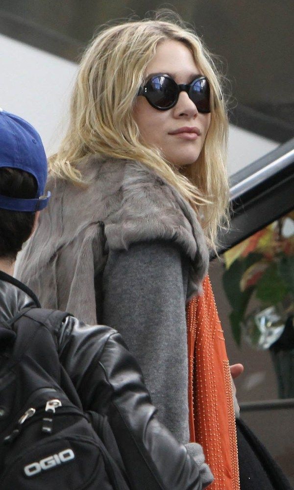 Olsens Anonymous Blog Style Fashion Ashley Olsen Bright Orange Scarf Round Sunglasses Wavy Hair Fur Shawl Candid photo Olsens-Anonymous-Blog-Style-Fashion-Ashley-Olsen-Bright-Orange-Scarf-Round-Sunglasses-Wavy-Hair-Fur-Shawl.jpg