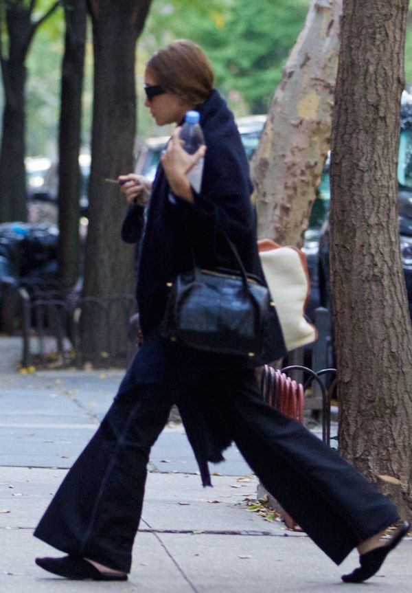 Olsens Anonymous Blog Style Fashion Ashley Olsen Twins Shawl Croc Bag Wide Leg Jeans Mules