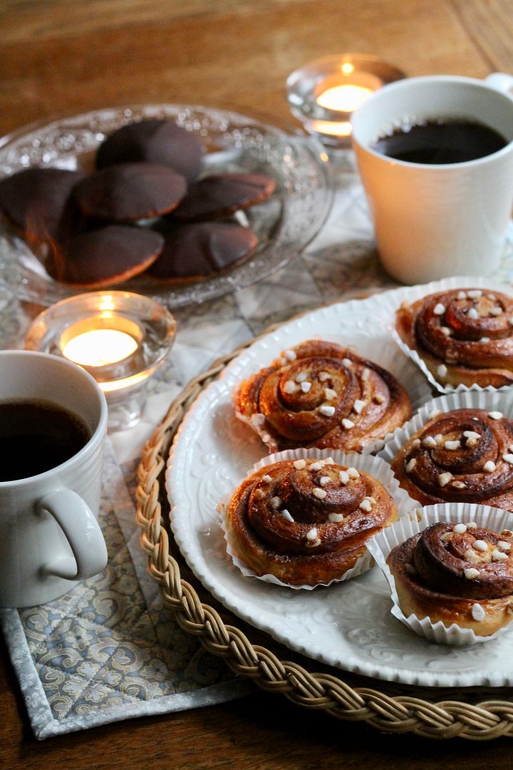 Korena in the Kitchen | Swedish Fika - Kanelbullar & Chokladbiskvier