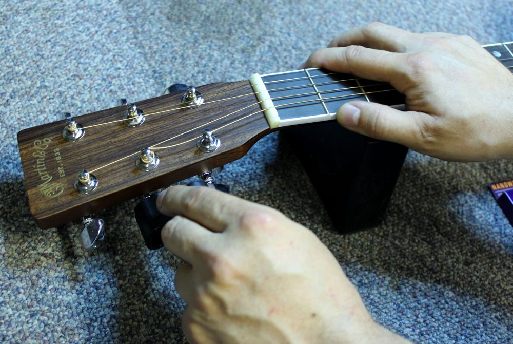 How to restring a steel string acoustic guitar step 01