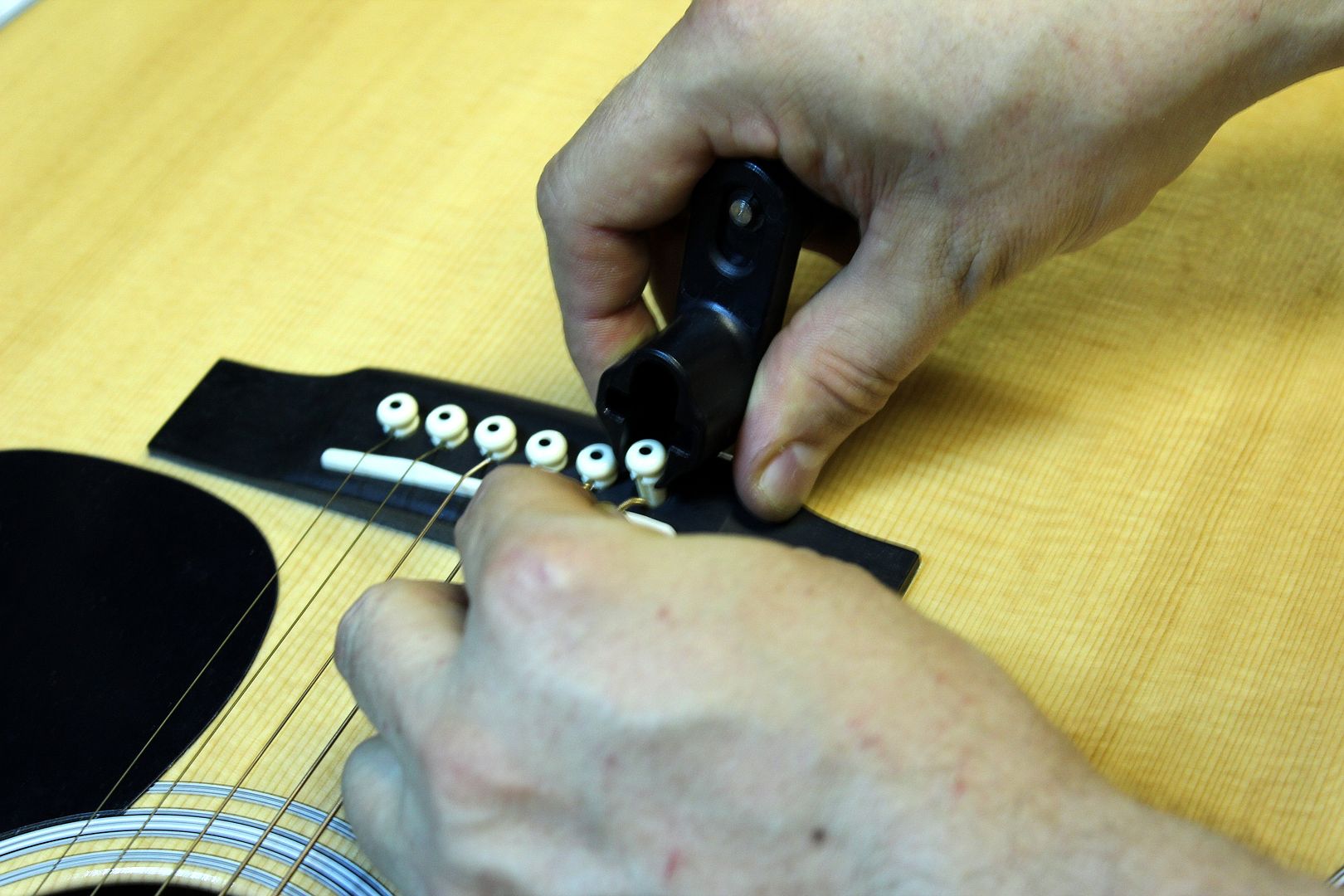 How to restring a steel string acoustic guitar step 02
