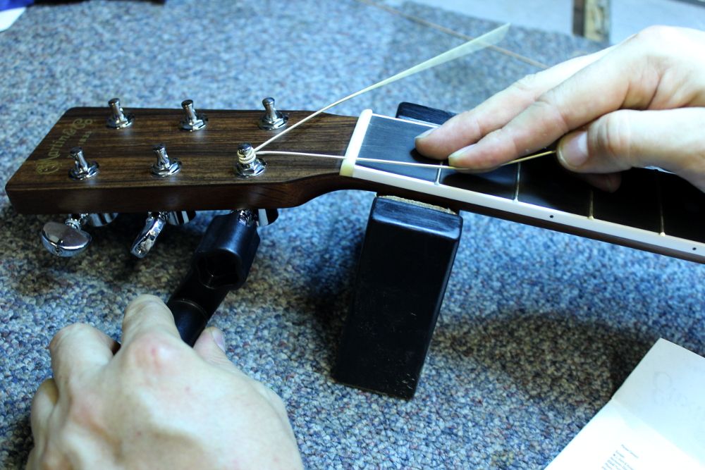 How to restring a steel string acoustic guitar step 08