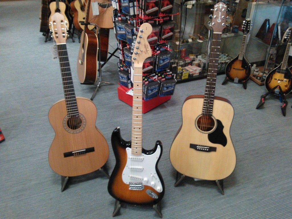 Difference between classical guitar, acoustic guitar and electric guitar
