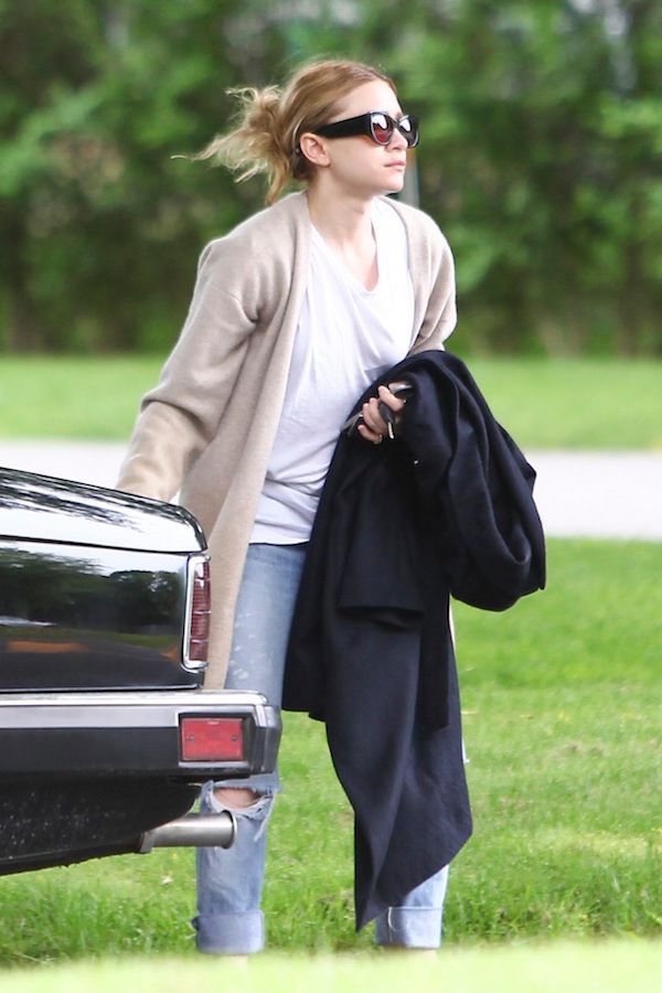 Olsens Anonymous Blog Ashley Olsen Laid Back Casual Cool Weekend Style Messy Bun The Row Oliver Peoples Sunglasses Cardigan White Tee Boyfriend Jeans