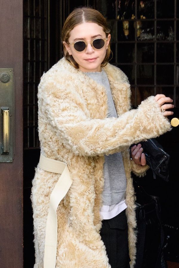 Olsens Anonymous Blog Ashley Olsen Twin Style Fall Winter It Coat Shearing Long Faux Fur Crewneck Sweatshirt Sunglasses