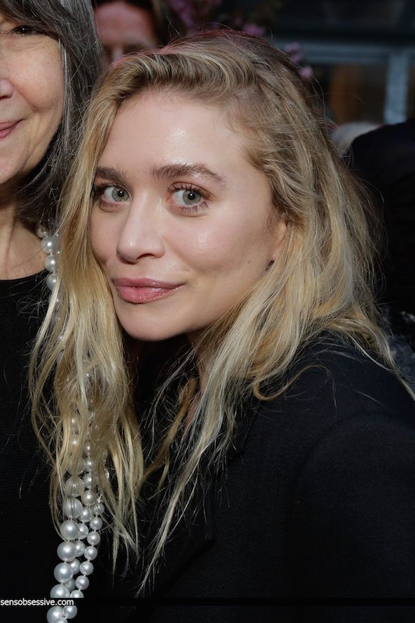 Olsens Anonymous Blog Ashley Olsen Twins Style Beauty Close Up Effortless Beachy Waves Glowing Skin Foundation Lipgloss Brows Mascara Barely There Simple Makeup