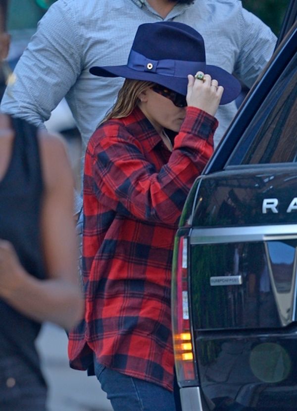 Olsens Anonymous Blog Ashley Olsen Twins Style Fedora Hat Buffalo Plaid Button Down Shirt