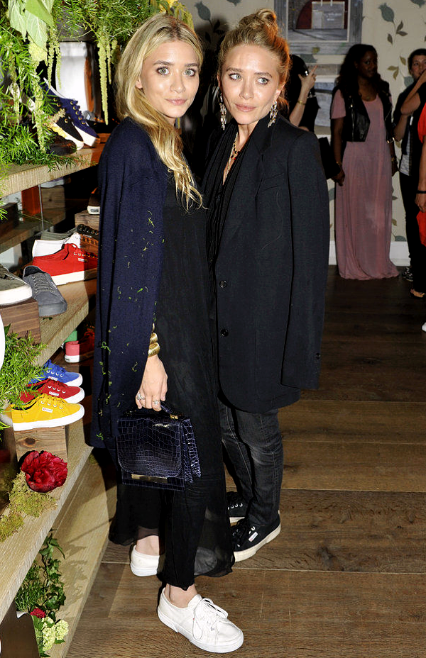 Olsens Anonymous Blog Mary Kate Ashley Olsen Twins Casual Cool Style Black Blazer Navy Cardigan Superga Sneakers Event Croc Embossed Bag 2012