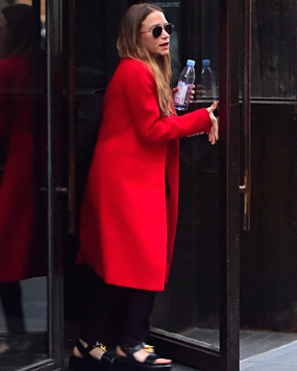 Olsens Anonymous Blog Mary Kate Olsen Met New York City Aviator Sunglasses Red Coat Skinny Pants Strappy Flatform Platform Sandals