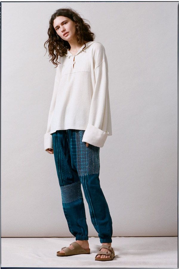 Olsens Anonymous Fashion Blog Elizabeth And James Pre Fall 2018 Collection Wide Sleeve Sweater Textured Patch Print Jogger Velvet Pants Sandals photo Olsens-Anonymous-Fashion-Blog-Elizabeth-And-James-Pre-Fall-2018-Collection-Wide-Sleeve-Sweater-Textured-Patch-Print-Jogger-Velvet-Pants-Sandals.jpg