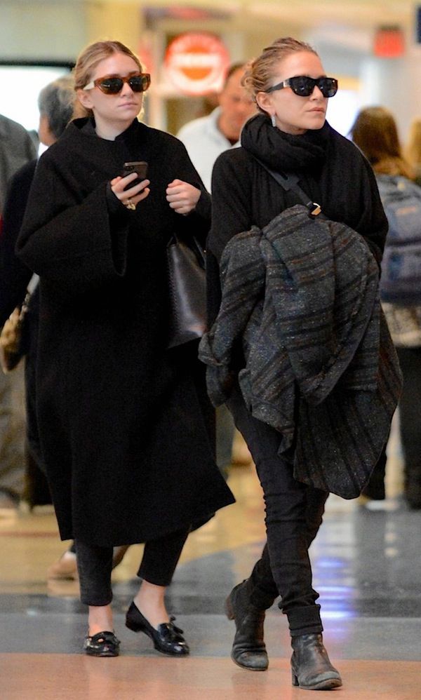Olsens Anonymous: AIRPORT LOOK: MARY-KATE + ASHLEY | COZY IN BLACK