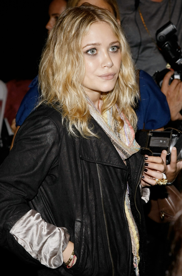 Olsens Anonymous: READER REQUEST: MK | LEATHER JACKET + PASTEL SCARF