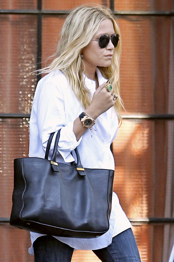 OLSENS ANONYMOUS MK MARY KATE OLSEN FASHION STYLE BLOG RAY BAN AVIATOR SUNGLASSES WHITE BLOUSE BUTTON UP DOWN SHIRT EMERALD RING THE ROW TOP HAND TOTE BAG DENIM TWO TONE GOLD WATCH photo OLSENSANONYMOUSMKMARYKATEOLSENFASHIONSTYLEBLOGRAYBANAVIATORSUNGLASSESWHITEBLOUSEBUTTONUPDOWNSHIRTEMERALDRINGTHEROWTOPHANDTOTEBAGDENIMTWOTONE.png