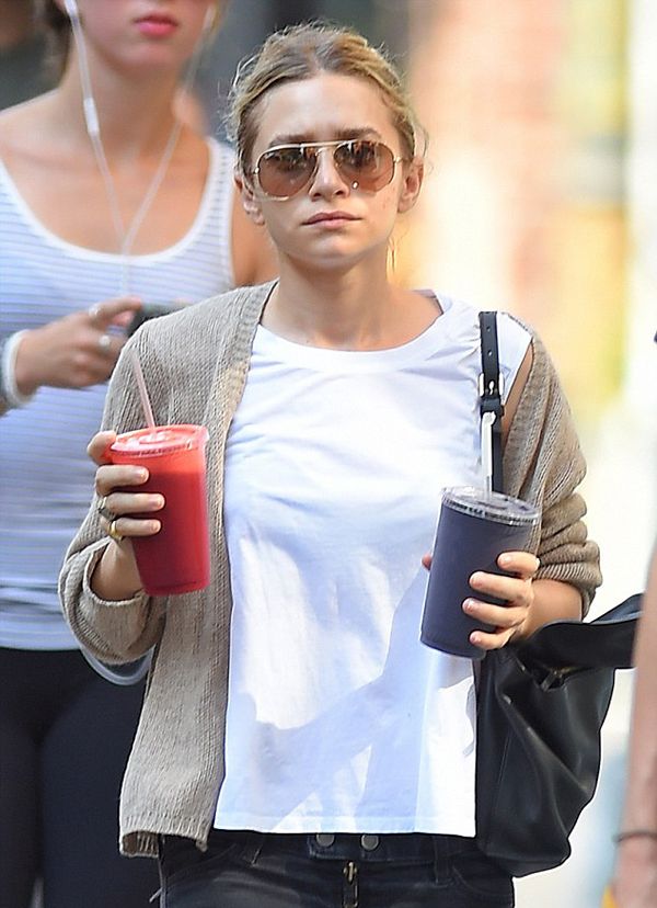 Olsens Anonymous Blog Ashley Olsen Casual Messy Bun Jeans NYC Candid The Row Bag Smoothies photo Olsens-Anonymous-Blog-Ashley-Olsen-Casual-Messy-Bun-Jeans-NYC-Candid-The-Row-Bag-Smoothies.jpg