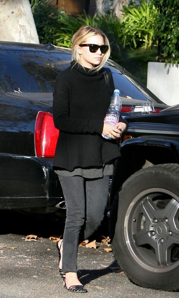 Olsens Anonymous Blog Ashley Olsen Classic Fall Layers Los Angeles Black Ray-Ban Turtleneck Grey Denim Gladiator Flats One photo Olsens-Anonymous-Blog-Ashley-Olsen-Classic-Fall-Layers-Los-Angeles-Black-Ray-Ban-Turtleneck-Grey-Denim-Gladiator-Flats.jpg