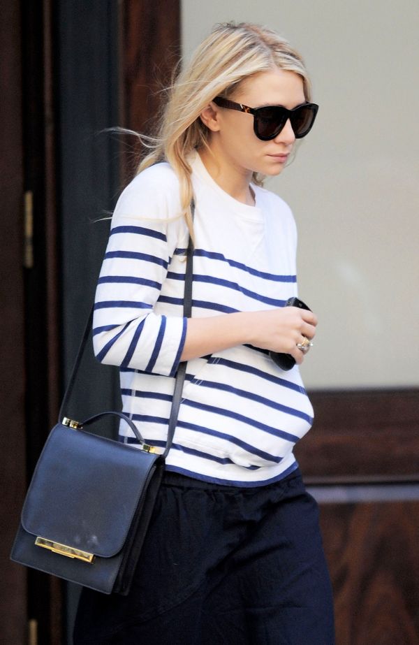 Olsens Anonymous Blog Mary Kate Ashley Olsen 13 Ways To Wear Stripe Tops Like The Olsen Twins The Row Black Leather Shoulder Bag Sweater photo Olsens-Anonymous-Blog-Mary-Kate-Ashley-Olsen-13-Ways-To-Wear-Stripe-Tops-Like-The-Olsen-Twins-The-Row-Bag-Sweater.jpg