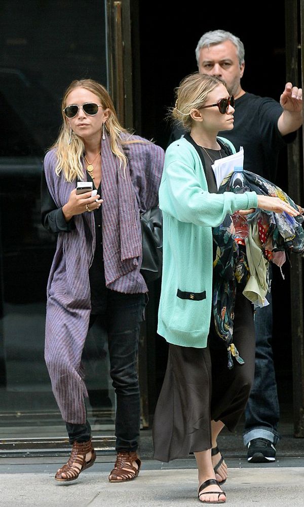 Olsens Anonymous: MARY-KATE + ASHLEY | PASTELS + BLACK IN NYC