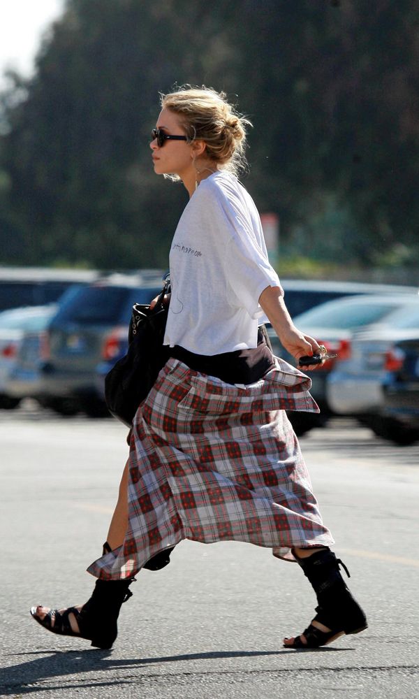 Olsens Anonymous Blog Mary Kate Olsen 6 Ways To Wear Plaid Shirt Tied At Waist Like Olsen Twins Side Red Candid Gladiator Sandals Messy Low Bun Round Sunglasses White Tee T Shirt Leather Black Bag Prints Hair Up photo Olsens-Anonymous-Blog-Mary-Kate-Olsen-6-Ways-To-Wear-Plaid-Shirt-Tied-At-Waist-Like-Olsen-Twins-Side-Red-.jpg