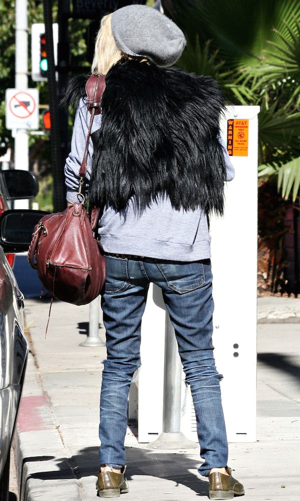 Olsens Anonymous Blog Mary Kate Olsen Fur Vest In La Los Angeles Grey Beanie Sweater Relaxed Skinny Jeans Denim Red Satchel Loafers Back Candid photo Olsens-Anonymous-Blog-Mary-Kate-Olsen-Fur-Vest-In-La-Los-Angeles-Grey-Beanie-Sweater-Relaxed-Skinny-Jeans-Denim-Red-Satchel-Loafers-Back.jpg