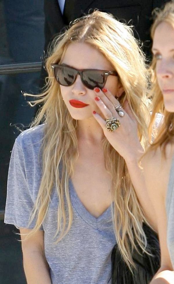 Olsens Anonymous Blog Style Fashion 11 Shots Of Mary Kate Ashley Olsen With Red Lipstick Beauty Lips Nailpolish Mk photo Olsens-Anonymous-Blog-Style-Fashion-11-Shots-Of-Mary-Kate-Ashley-Olsen-With-Red-Lipstick-Beauty-Lips-Nailpolish.jpg