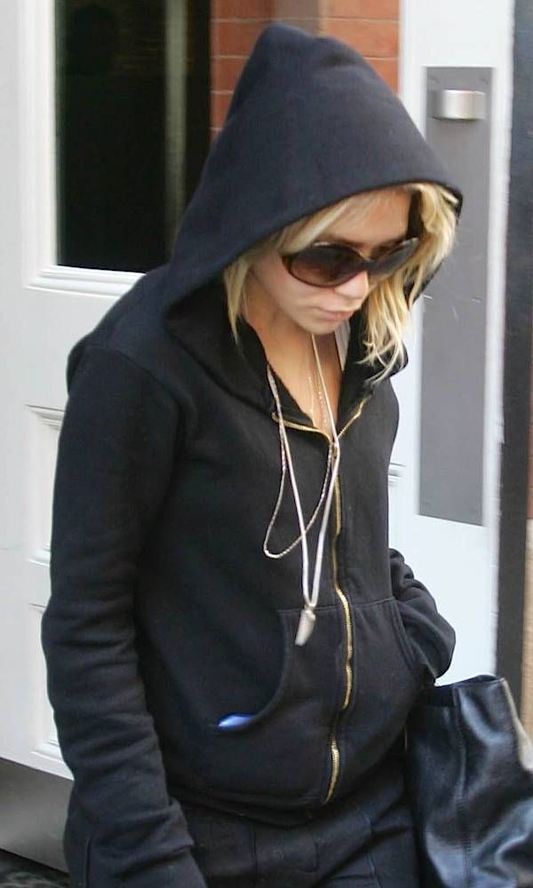 Olsens Anonymous Blog Style Fashion Get The Look 9 Ways To Wear A Hoodie Like Mary Kate And Ashley Olsen Ash Covered Up Black Hoodie Candid photo Olsens-Anonymous-Blog-Style-Fashion-Get-The-Look-9-Ways-To-Wear-A-Hoodie-Like-Mary-Kate-And-Ashley-Olsen-Ash-Covered-Up-Black-Hoodie.jpg