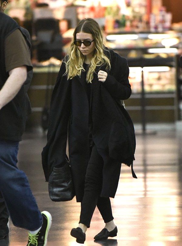 Olsens Anonymous: Ashley Olsen Goes Black-On-Black At LAX Airport