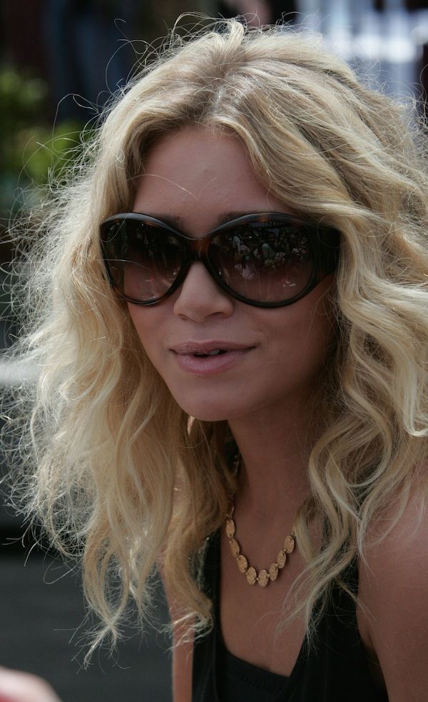 Olsens Anonymous Blog Style Fashion Get The Look Ashley Olsen Hair Inspiration Messy Curls Cat Eye Sunglasses Smile Lipgloss Necklace Tank Top Signatures 2006 Event photo Olsens-Anonymous-Blog-Style-Fashion-Get-The-Look-Ashley-Olsen-Hair-Inspiration-Messy-Curls-Cat-Eye-Sunglasses-Smile-Lipgloss-Necklace-Tank-Top-Signatures-2006.jpg