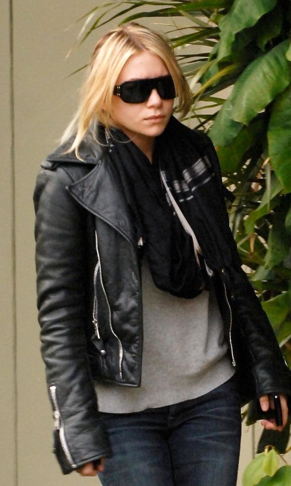 Olsens Anonymous Blog Style Fashion Get The Look Ashley Olsen Leather And Denim Nails Done Aviator Sunglasses Scarf Black Jacket Grey Tee Candid photo Olsens-Anonymous-Blog-Style-Fashion-Get-The-Look-Ashley-Olsen-Leather-And-Denim-Nails-Done-Aviator-Sunglasses-Scarf-Black-Jacket-Grey-Tee.jpg