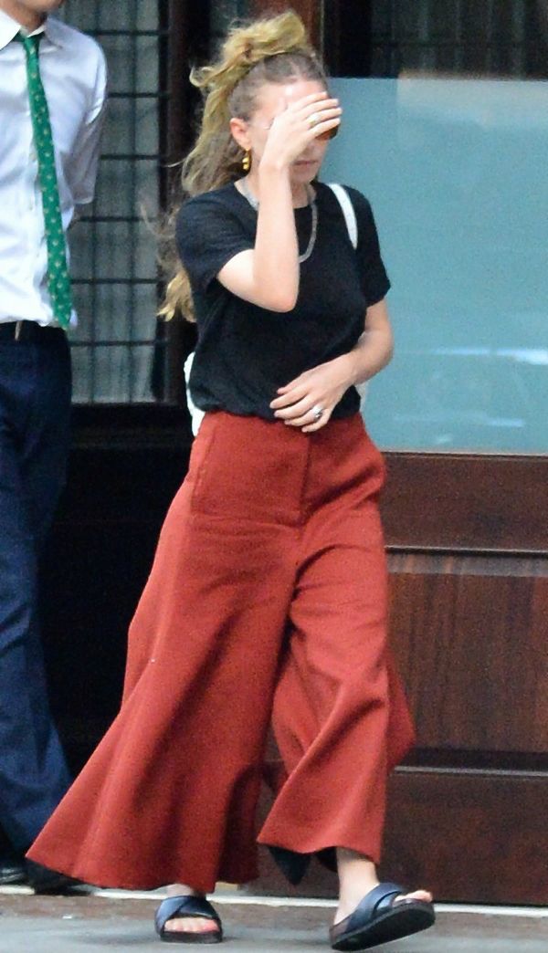 Olsens Anonymous Blog Style Fashion Get The Look Ashley Olsen Makes A Fashion Statement In Nyc With Red Wide Leg Pants Sandals Candid photo Olsens-Anonymous-Blog-Style-Fashion-Get-The-Look-Ashley-Olsen-Makes-A-Fashion-Statement-In-Nyc-With-Red-Wide-Leg-Pants-Sandals.jpg