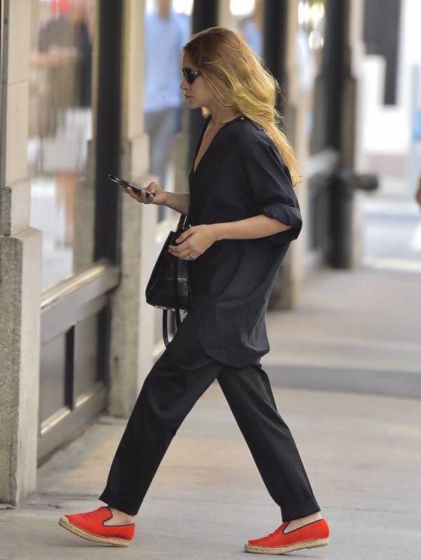 Olsens Anonymous Blog Style Fashion Get The Look Ashley Olsen Wears Bright Espadrilles In NYC Celine Flats Side Candid photo Olsens-Anonymous-Blog-Style-Fashion-Get-The-Look-Ashley-Olsen-Wears-Bright-Espadrilles-In-NYC-Celine-Flats-Side.jpg