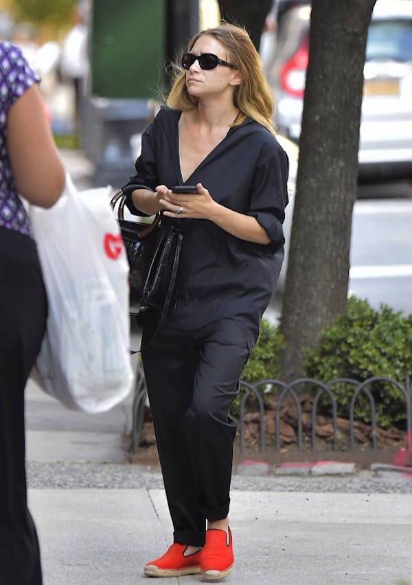 Olsens Anonymous Blog Style Fashion Get The Look Ashley Olsen Wears Bright Espadrilles In NYC Celine Flats Candid photo Olsens-Anonymous-Blog-Style-Fashion-Get-The-Look-Ashley-Olsen-Wears-Bright-Espadrilles-In-NYC-Celine-Flats.jpg