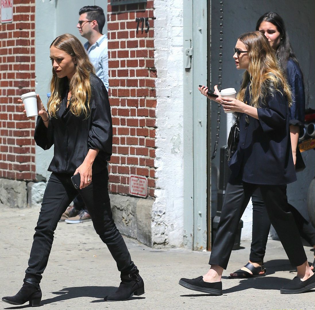 Olsens Anonymous Blog Style Fashion Get The Look Mary-Kate And Ashley Olsen In NYC With Classic All Black Looks Satin Silk Tops Jeans Denim Suede Boots Platform Sneakers Wavy Hair Candid photo Olsens-Anonymous-Blog-Style-Fashion-Get-The-Look-Mary-Kate-And-Ashley-Olsen-In-NYC-With-Classic-All-Black-Looks-Satin-Silk-Tops-Jeans-Denim-Suede-Boots-Platform-Sneakers-Wavy-Hair.jpg