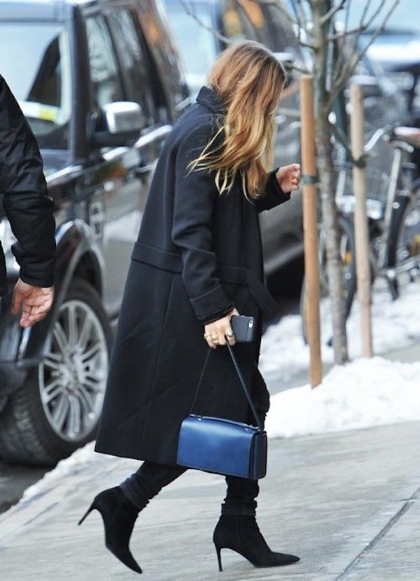 Olsens Anonymous Blog Style Fashion Get The Look Mary Kate Olsen Black And Blue In New York City Nyc Belt Coat Skinny Jeans Leather Bag Suede Pointed Boots Candid photo Olsens-Anonymous-Blog-Style-Fashion-Get-The-Look-Mary-Kate-Olsen-Black-And-Blue-In-New-York-City-Nyc-Belt-Coat-Skinny-Jeans-Leather-Bag-Suede-Pointed-Boots.jpg