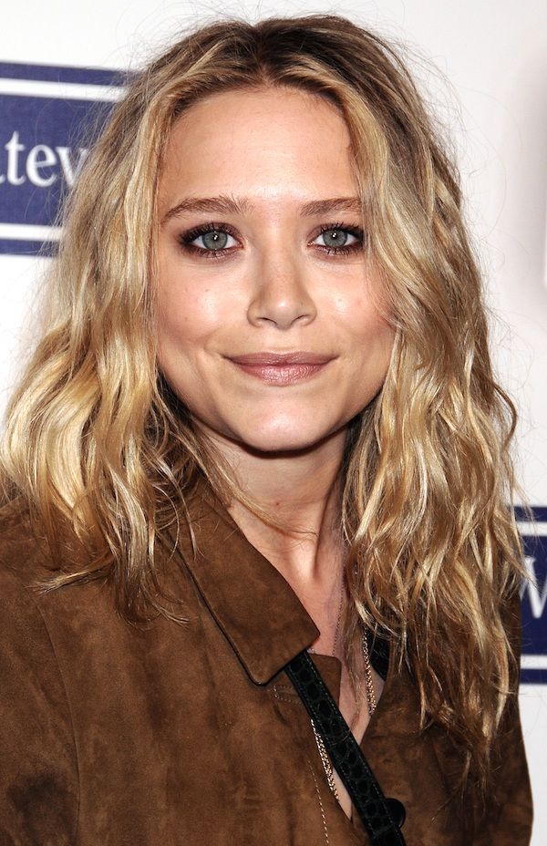 Olsens Anonymous Blog Style Fashion Get The Look Simple Beauty And Hair Inspiration from Mary Kate Olsen Eyeshadow Glossy Lips Lipstick Beachy Waves Jacket Event