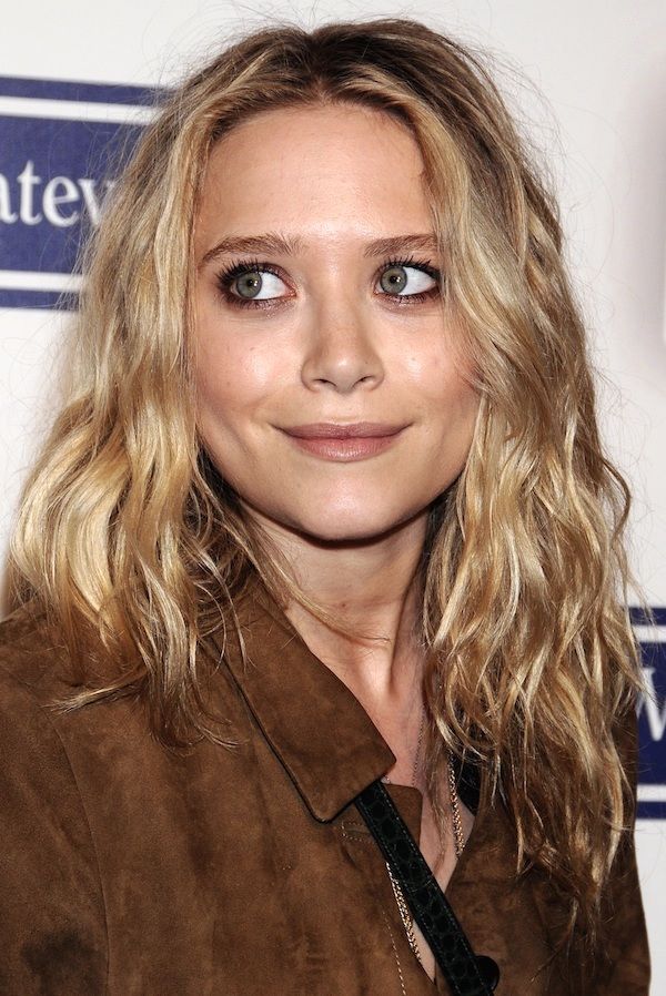 Olsens Anonymous Blog Style Fashion Get The Look Simple Beauty And Hair Inspiration from Mary Kate Olsen Eyeshadow Glossy Lips Lipstick Beachy Waves Event
