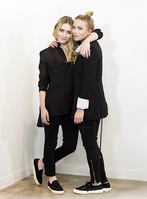 Olsens Anonymous Blog Stye Fashion Mary Kate And Ashley Olsen Twins All Black On Black Basics Tunic Pants Platform Sneakers Blazer Superga