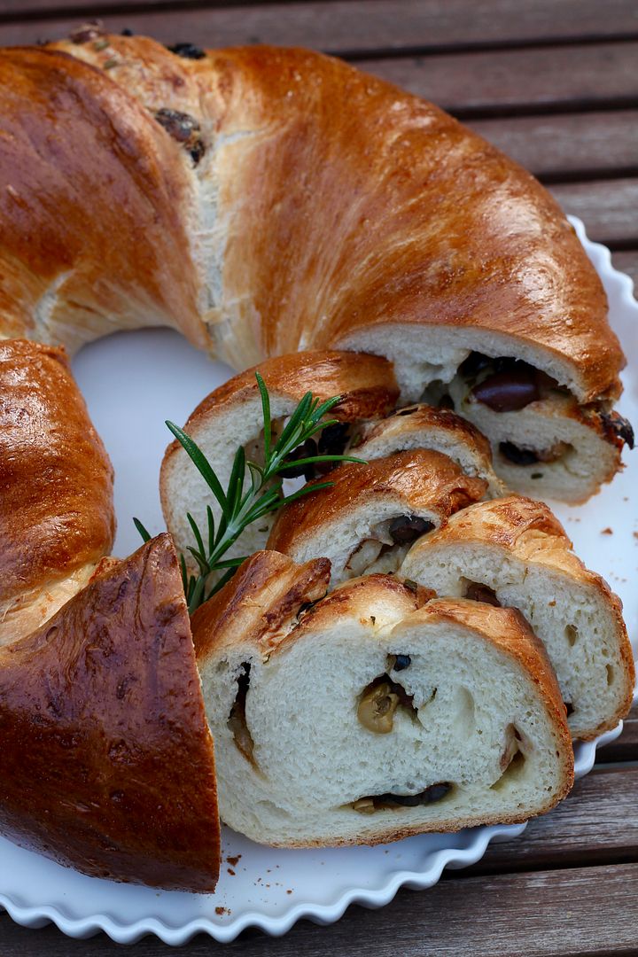 Olive, Rosemary & Parmesan Twist Bread | Korena in the Kitchen