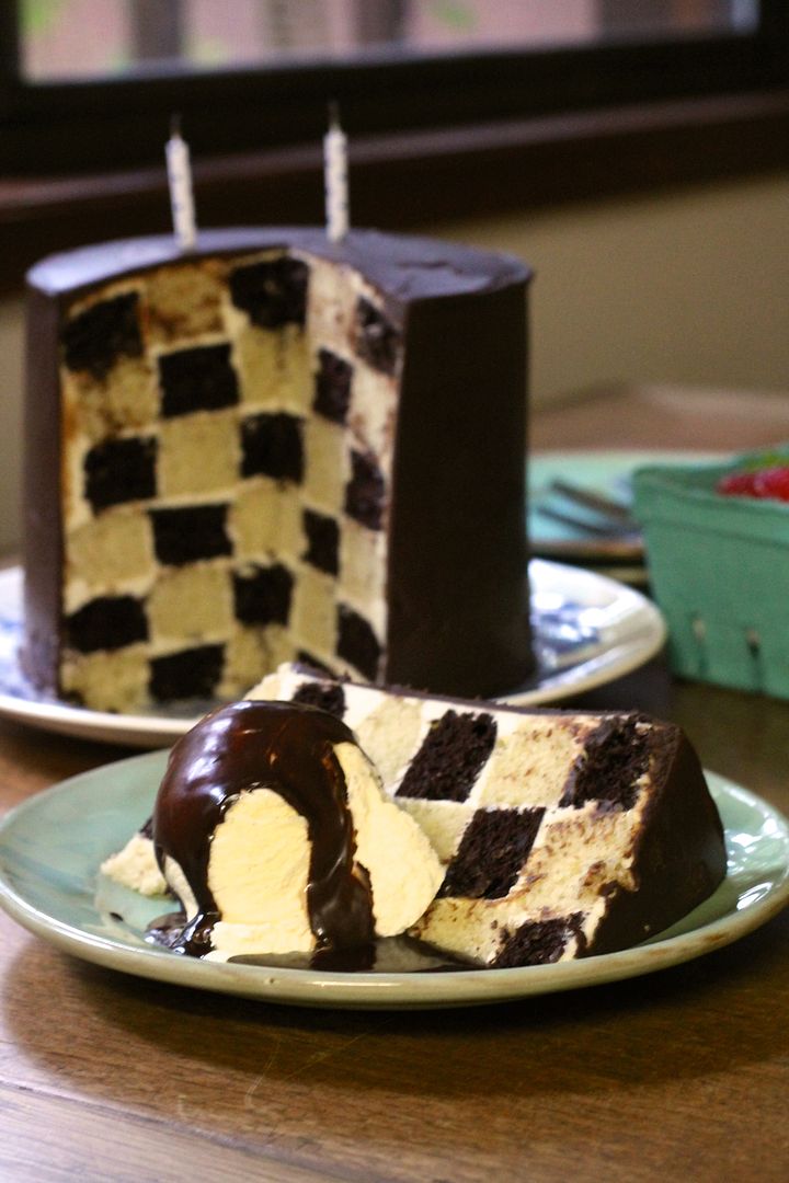 Daring Bakers: Chocolate & Vanilla Checkerboard Cake