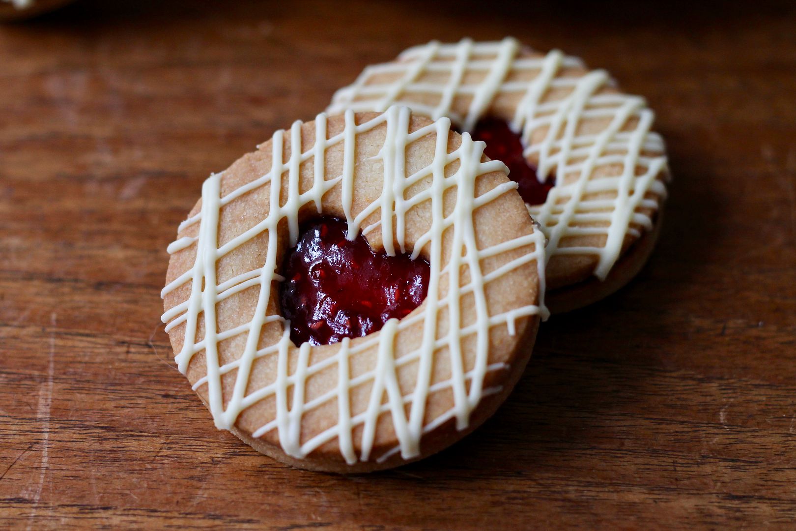 Raspberry Almond Sandwich Cookies | Korena in the Kitchen
